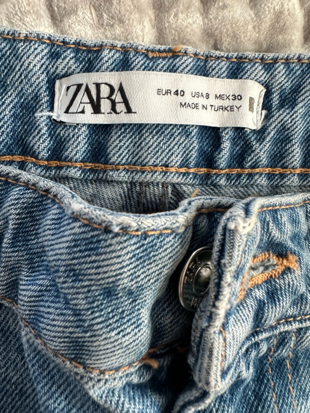 Zara High-Rise Jeans in Light Blue - Picture 2 of 3